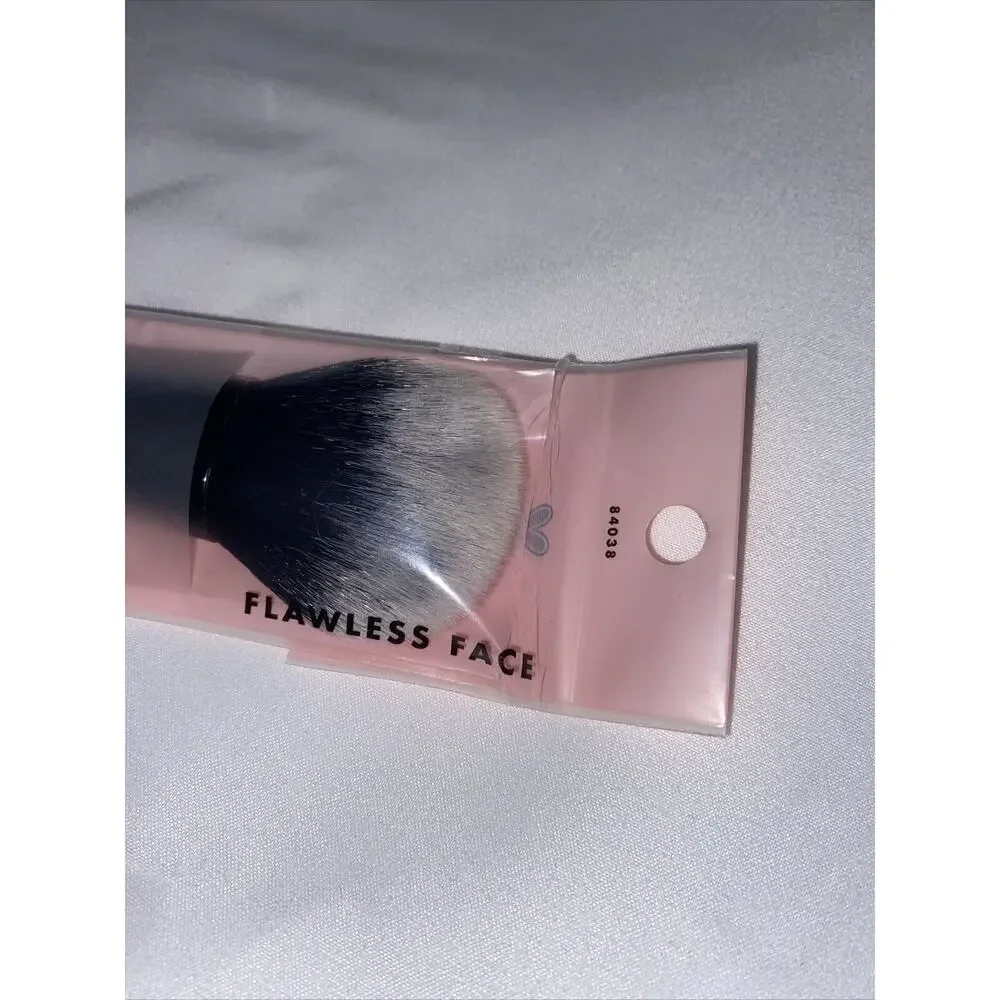 e.l.f. Flawless Face Brush Cruelty Free and Vegan for Women - 1 Pc Brush